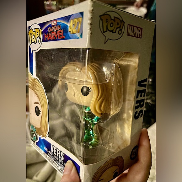 POP! Vers Captain Marvel - Picture 3 of 10
